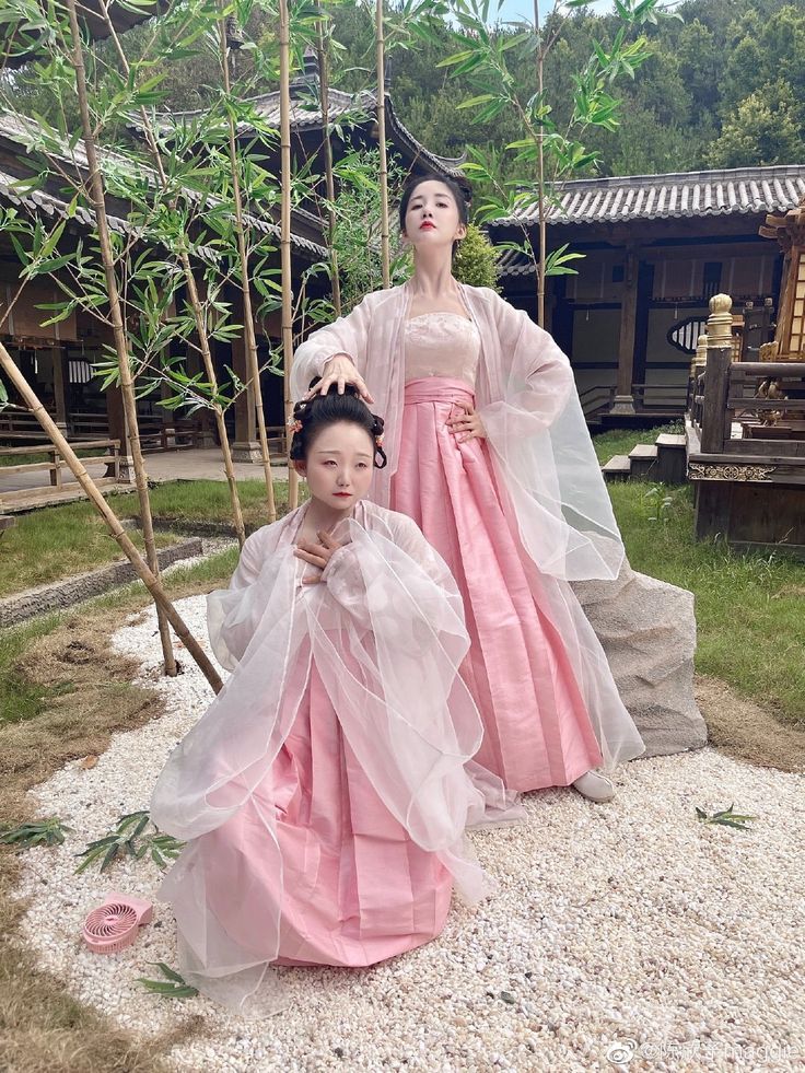 Chinese Summer Style:The Charm of Girls Cheongsam Qipao in Summer Chinese Summer Style:The Charm of Girls Cheongsam Qipao in Summer