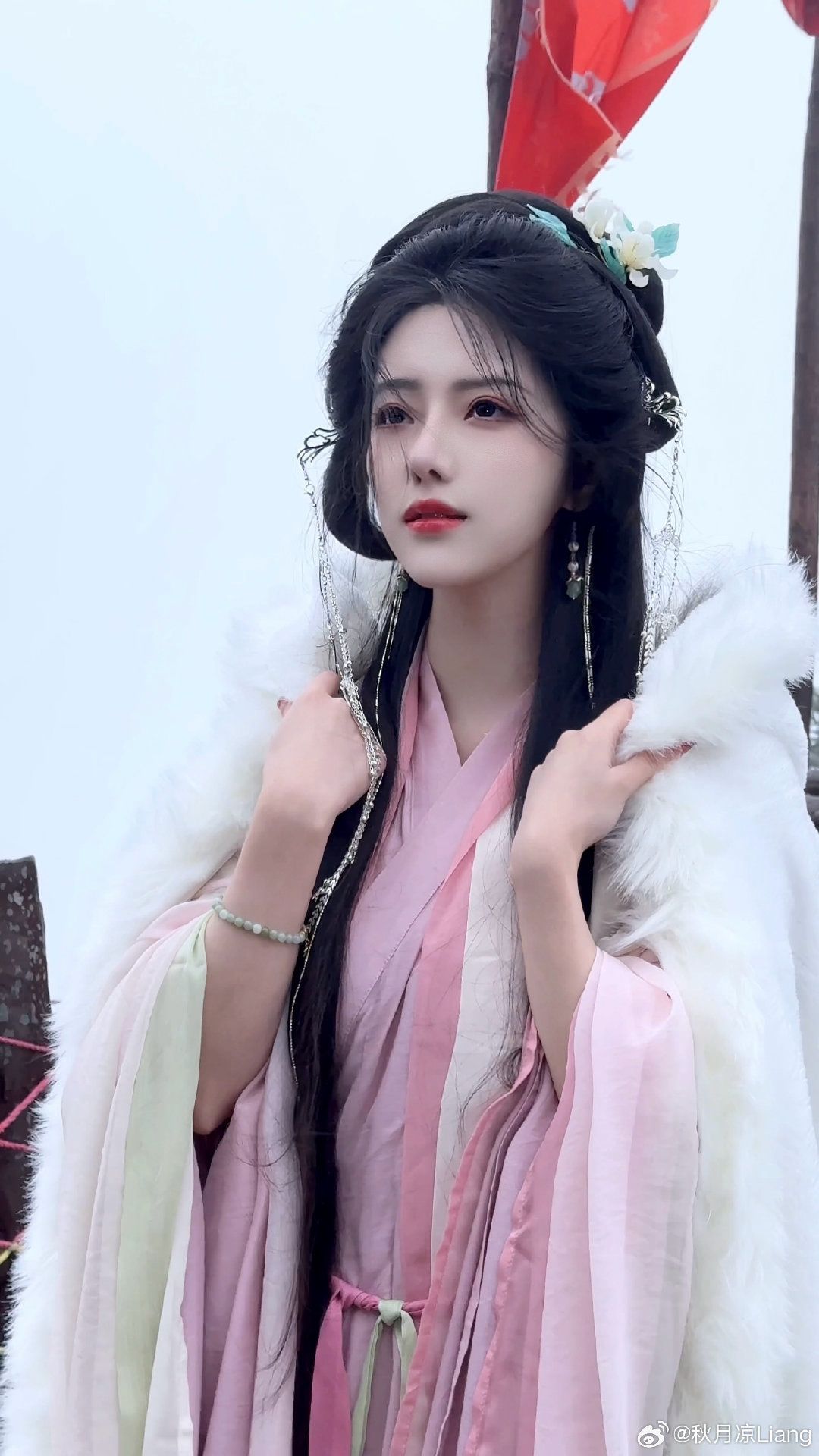 The Journey of the Bai Zhou Chronicle:The Revival of Hanfu Fashion