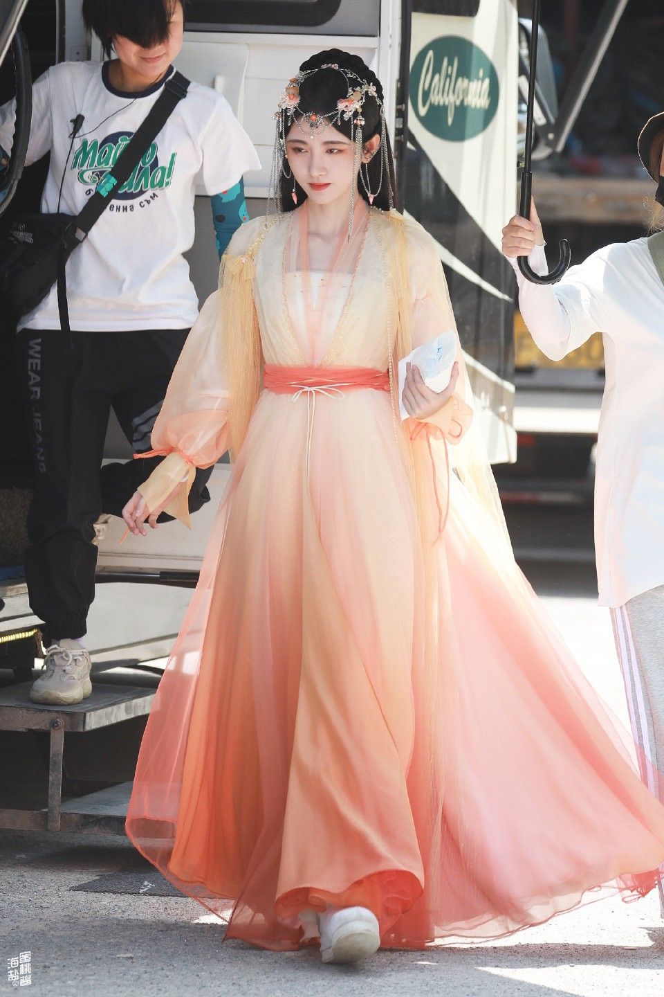 The Blue-Hued Hanfu Fashion:A Womans Elegance in Traditional Chinese Attire The Blue-Hued Hanfu Fashion:A Womans Elegance in Traditional Chinese Attire