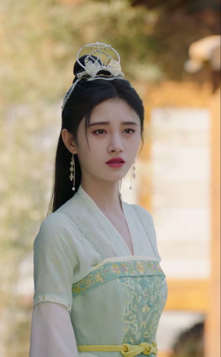 Dragons and Cheongsam:The Cultural Symbolism of a Traditional Chinese Dress