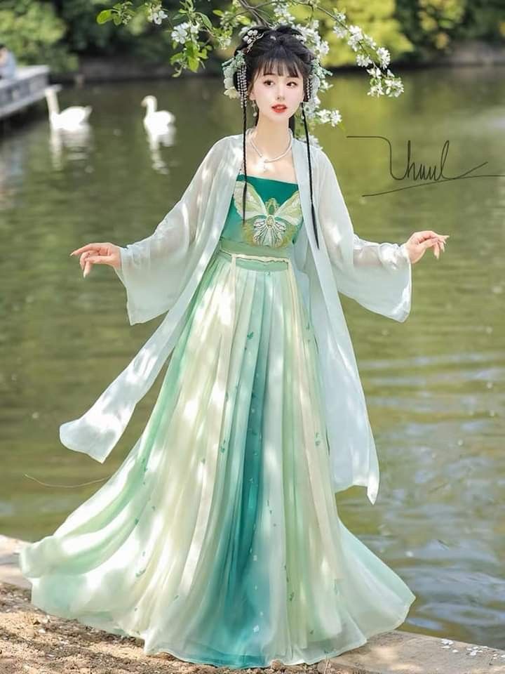 The Vibrant Charm of Wang Xifengs Hanfu Fashion The Vibrant Charm of Wang Xifengs Hanfu Fashion