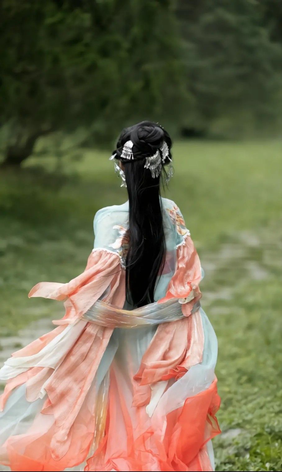 The Enchanting Ancient Costume of the Child Empress The Enchanting Ancient Costume of the Child Empress