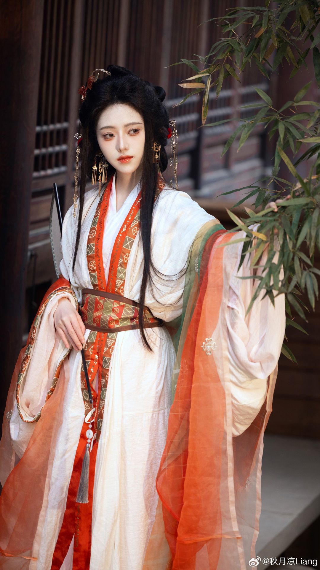 Luxury Silk Cheongsam Skirt:A Blend of Elegance and Tradition Luxury Silk Cheongsam Skirt:A Blend of Elegance and Tradition