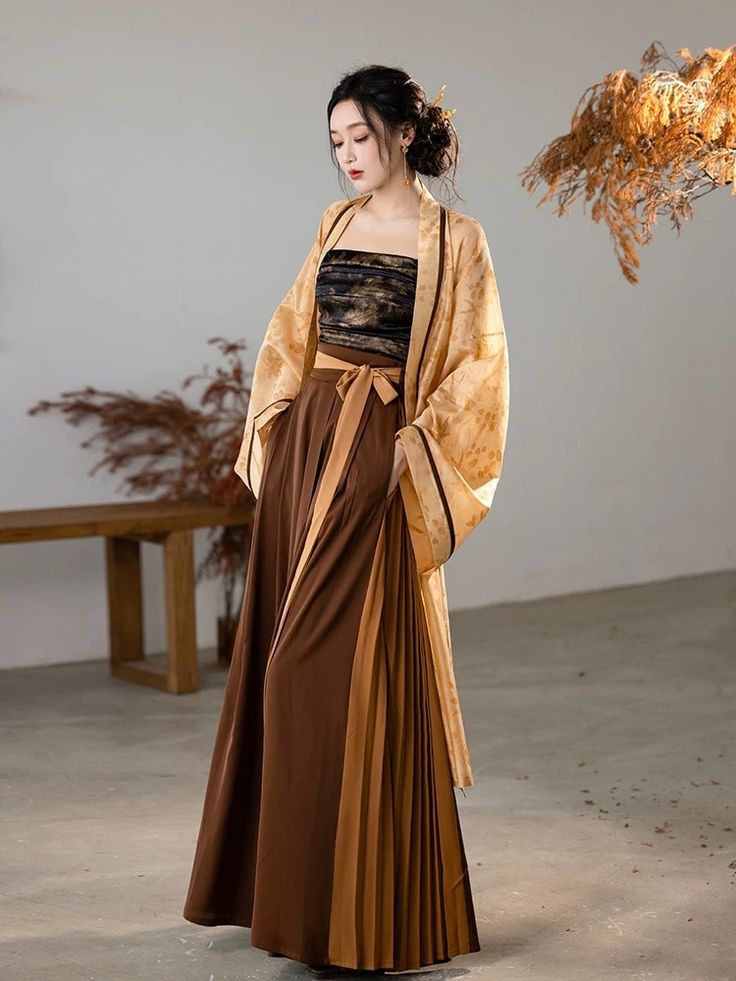 Exploring the New 2024 Cheongsam Design:The Outer Robe Reimagined Exploring the New 2024 Cheongsam Design:The Outer Robe Reimagined