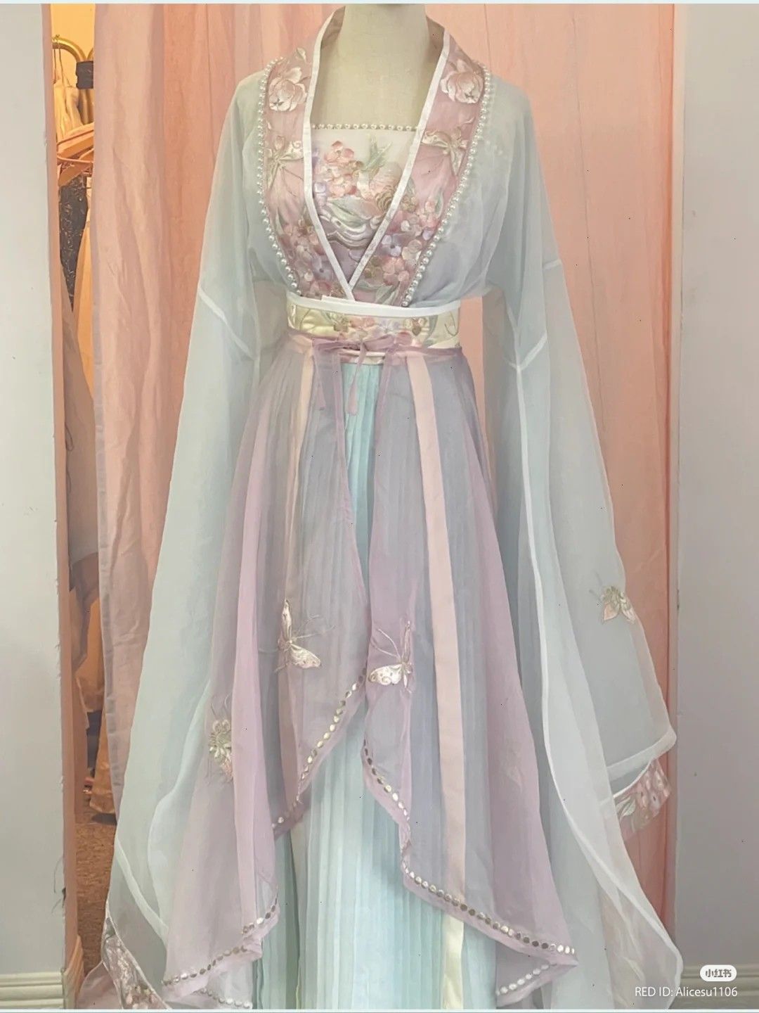 Original Authentic Hanfu Qixiong Ruqun:A Journey into Traditional Chinese Elegance Original Authentic Hanfu Qixiong Ruqun:A Journey into Traditional Chinese Elegance