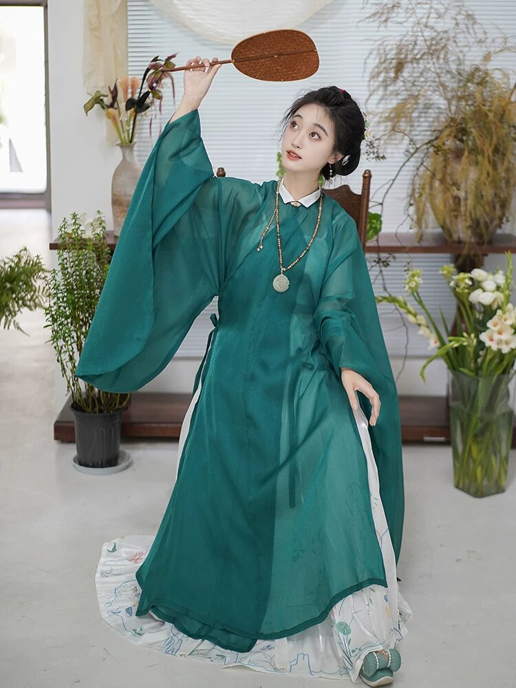 Barbie Dolls in Ancient Chinese Hanfu Costumes:A Blend of Tradition and Modernity Barbie Dolls in Ancient Chinese Hanfu Costumes:A Blend of Tradition and Modernity