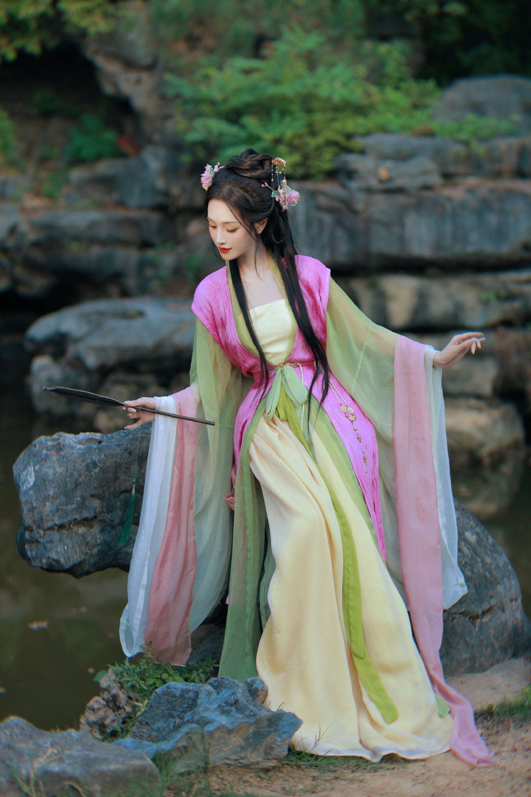 The 13-Year-Old Hanfu Girl:Embracing Traditional Elegance The 13-Year-Old Hanfu Girl:Embracing Traditional Elegance