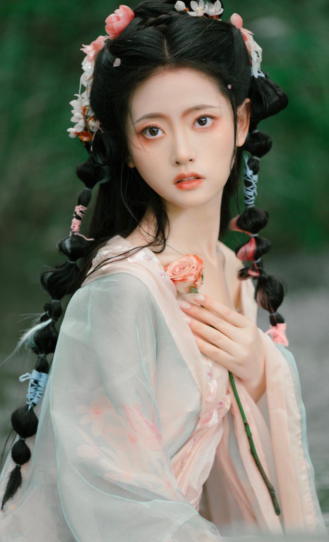 明治时期的汉服与假发，传统与时尚的交融