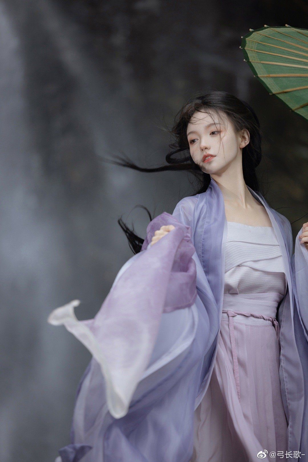 The Revival of Hanfu Fashion:The Elegance of Brush-Off Robes The Revival of Hanfu Fashion:The Elegance of Brush-Off Robes