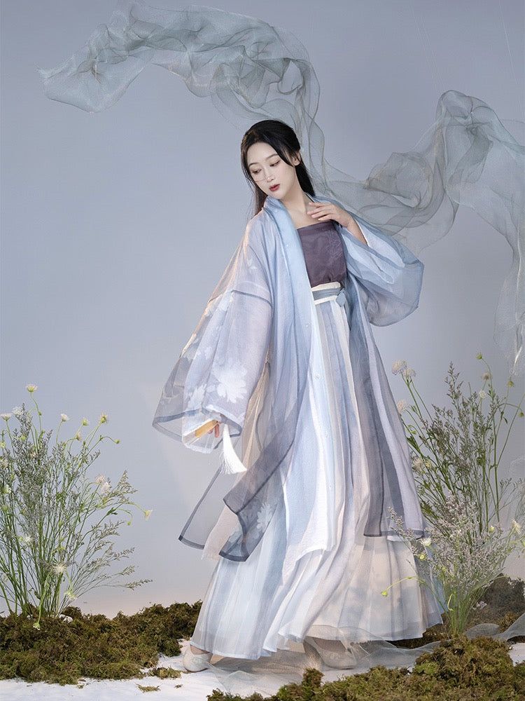 Red Cheongsam Embracing the Splendor of Flower-Adorned Combs Red Cheongsam Embracing the Splendor of Flower-Adorned Combs