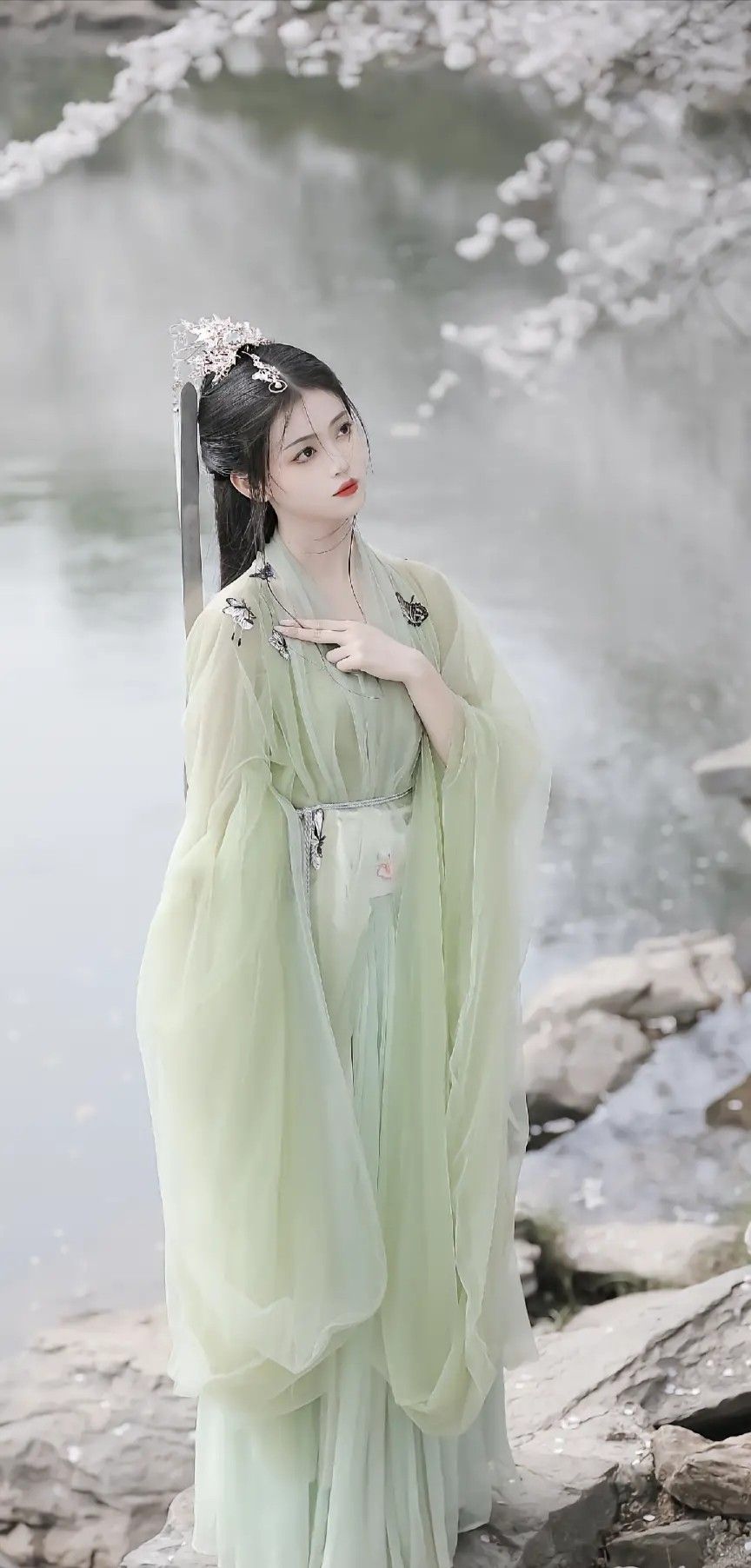 Autumn Elegance:The Evolution of Traditional Hanfu Dress into a Modern改良版连衣裙 Autumn Elegance:The Evolution of Traditional Hanfu Dress into a Modern改良版连衣裙