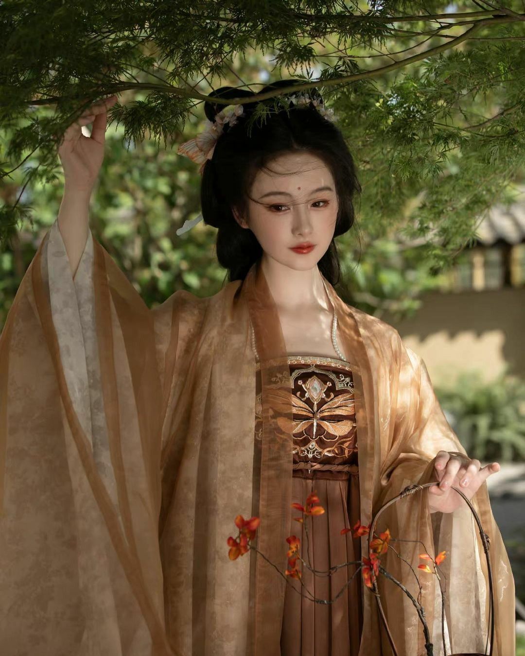 Reimagining the Cheongsam:An Innovative Two-Piece Ensemble Reimagining the Cheongsam:An Innovative Two-Piece Ensemble