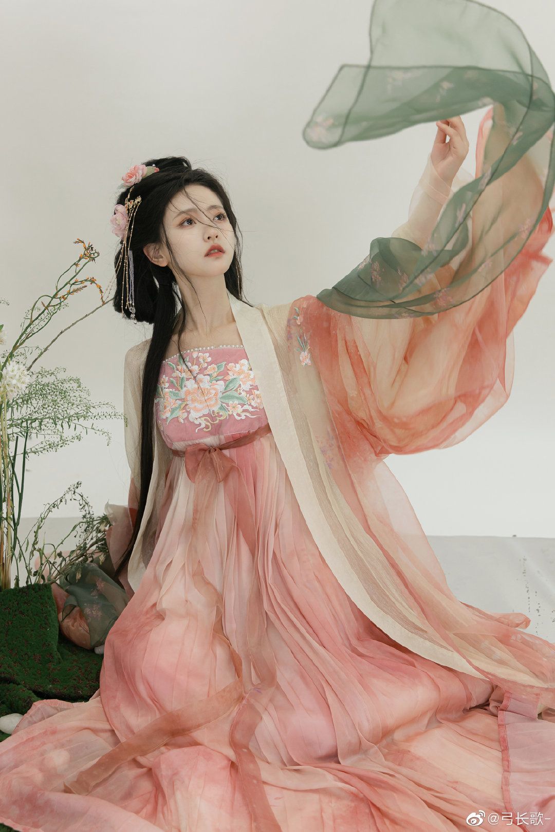 Exploring the Elegance of Silk-Velvet Cheongsam Dancewear Exploring the Elegance of Silk-Velvet Cheongsam Dancewear