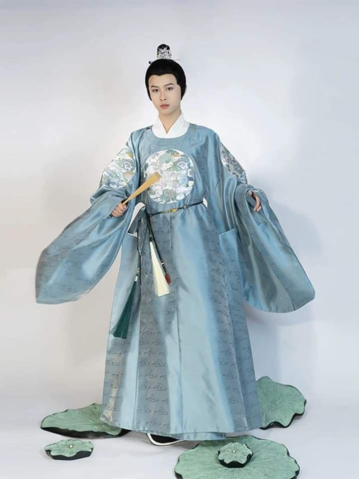 The Revival of the Cheongsam:The Evolution of the Skirt-like Hanfu for Modern Adult Women