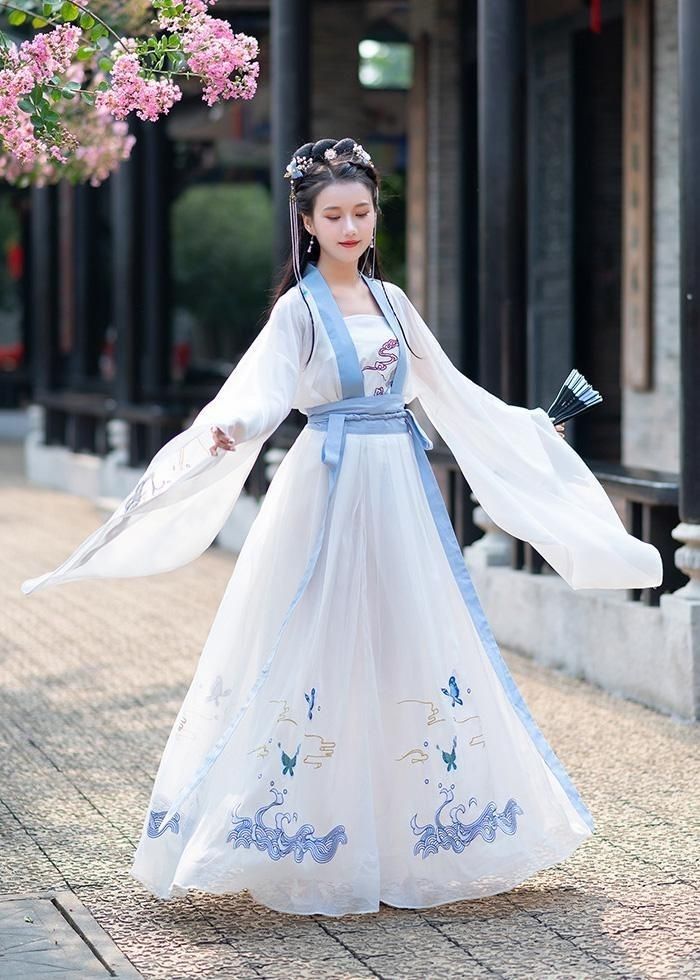 The Aroma of Acetic Dress:The Cheongsam as a Belly-Covering Elegance The Aroma of Acetic Dress:The Cheongsam as a Belly-Covering Elegance
