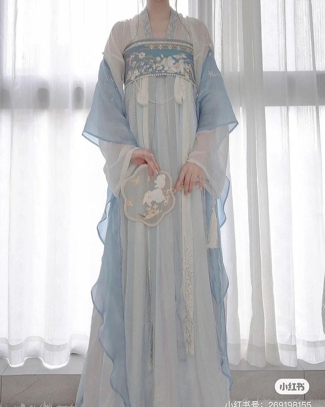 Embracing the Charm of Qipao:A Journey for the Petite and Curvier Figure
