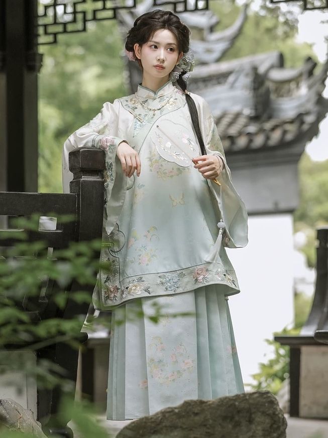 Little Girls Cotton-Lined Hanfu:A Traditional Elegance Little Girls Cotton-Lined Hanfu:A Traditional Elegance
