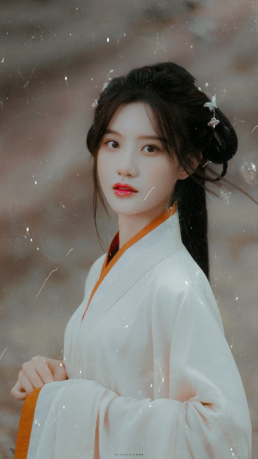 Winter Delight:The Enchanting Charm of a Girl Child in Traditional Hanfu and Tang Costumes
