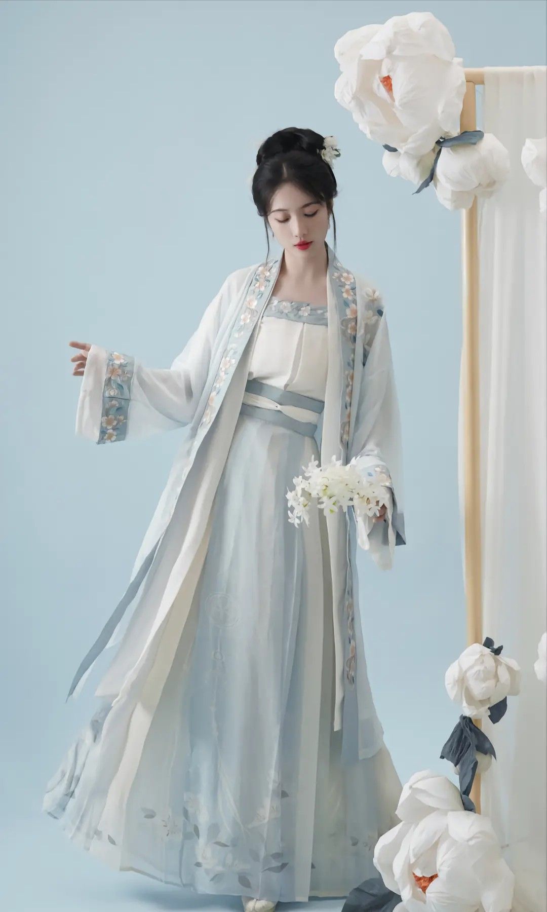 Ancient-Style Headdress and Girls Horseface Skirt:A Glimpse into Traditional Chinese Beauty Ancient-Style Headdress and Girls Horseface Skirt:A Glimpse into Traditional Chinese Beauty