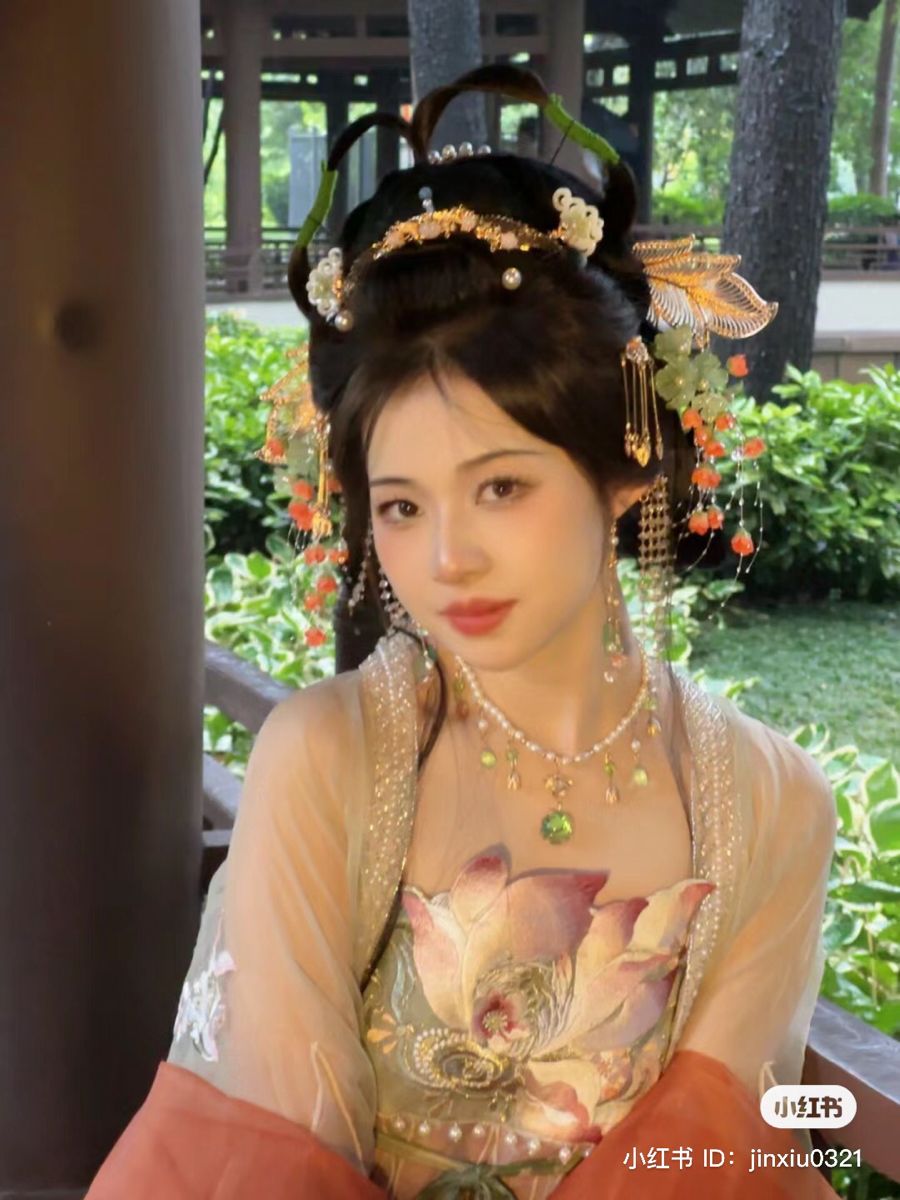 Reimagining the Cheongsam:Modern Chinese-Style Qipao-Inspired Dresses