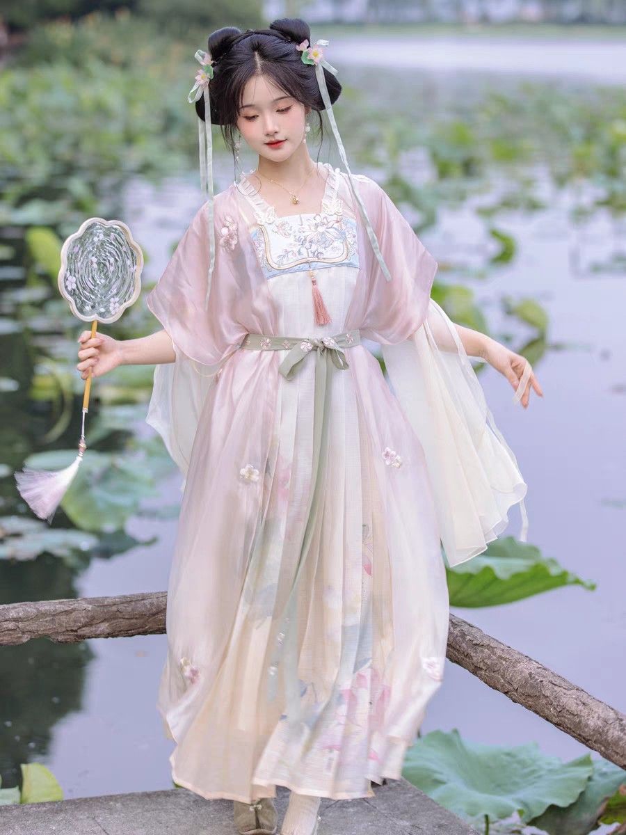 The Red Cheongsam with Long Sleeves:A Symbol of Elegance and Cultural Pride The Red Cheongsam with Long Sleeves:A Symbol of Elegance and Cultural Pride