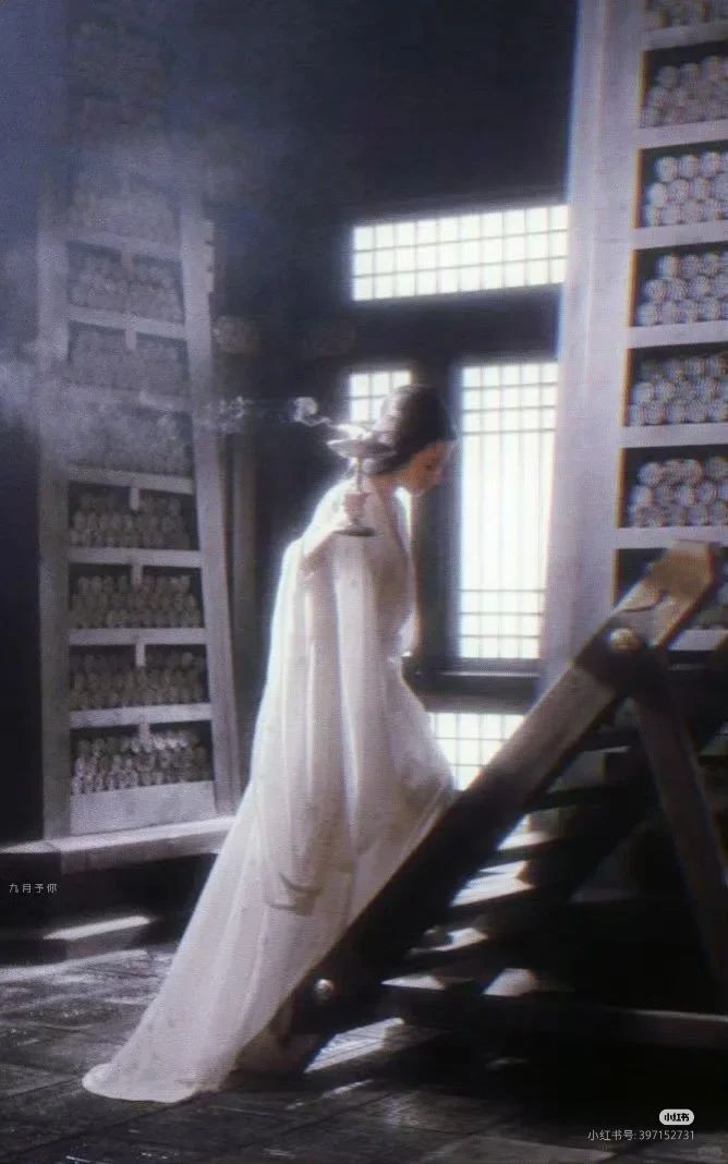 Encountering the Dragon:The Charm of Qingqing Hanfu Fashion