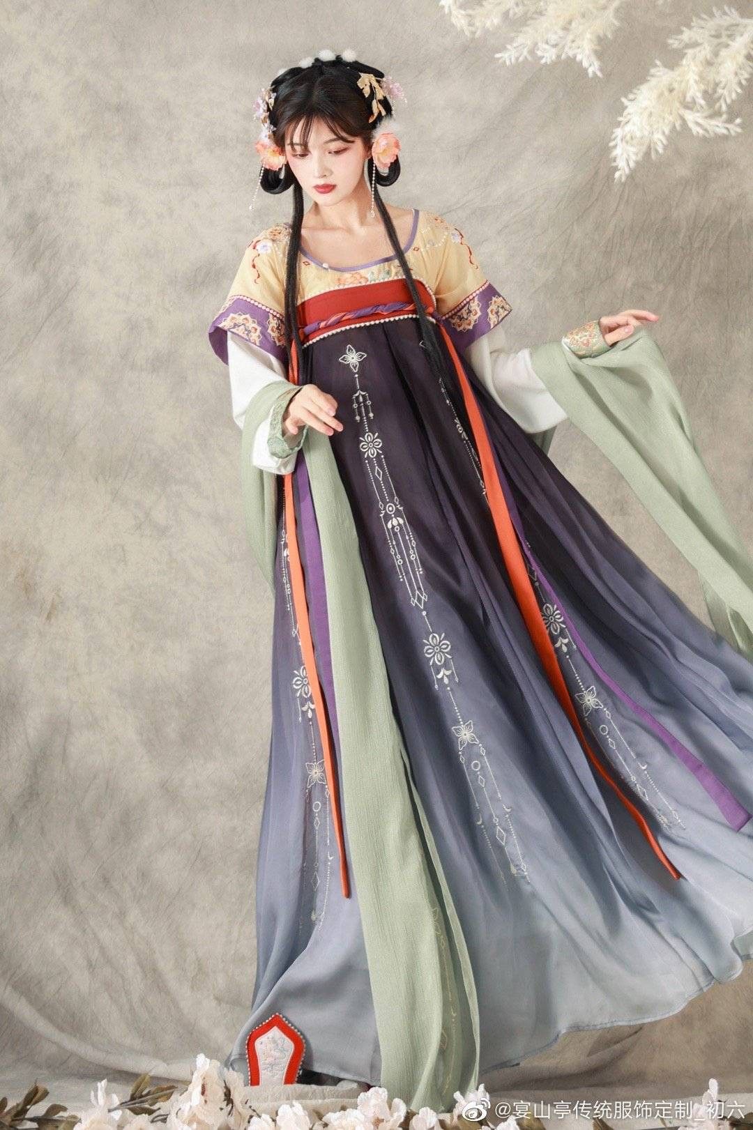 The Splendor of Blue Hanfu:Unveiling the Traditional Elegance of Chinese Clothing