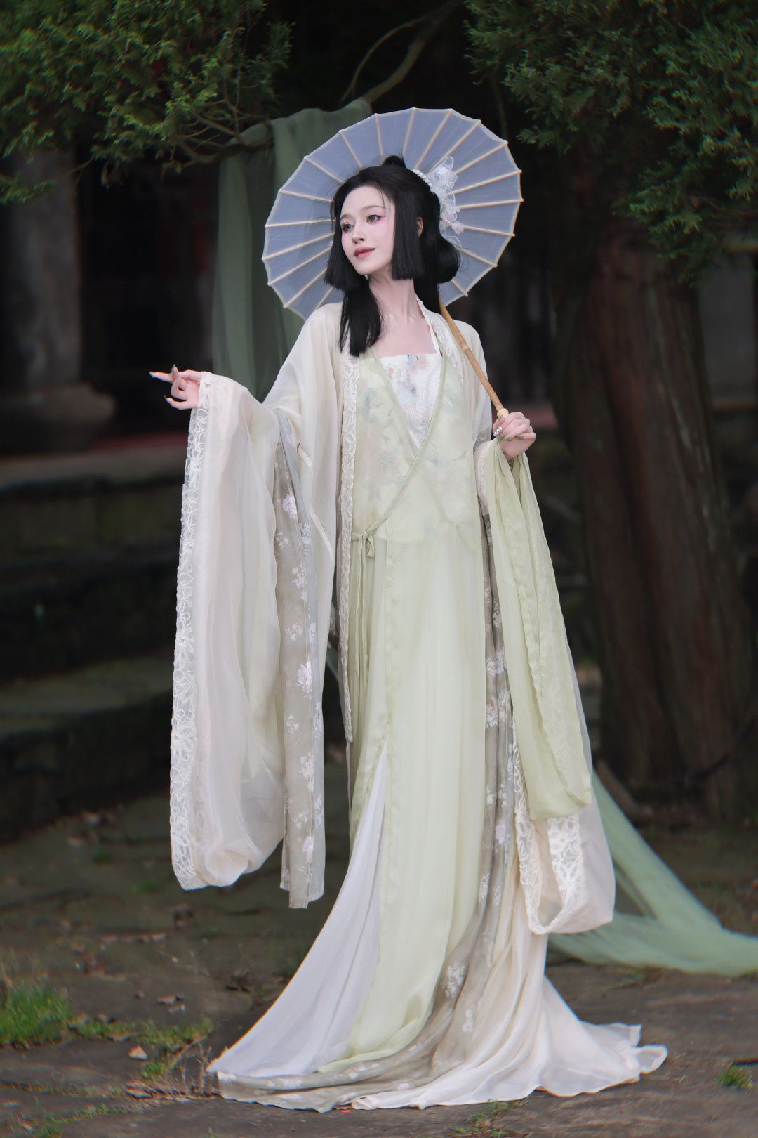 Ancient Elegance for Little Girls:The Charm of Traditional Chinese Childrens Costume Design Ancient Elegance for Little Girls:The Charm of Traditional Chinese Childrens Costume Design