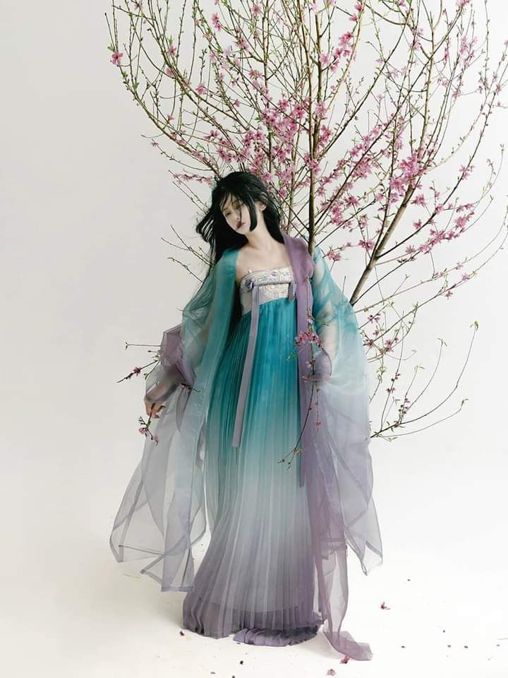 The Gliding Beauty of Cheongsam:Understanding the Slippery Surface and Its Appeal The Gliding Beauty of Cheongsam:Understanding the Slippery Surface and Its Appeal