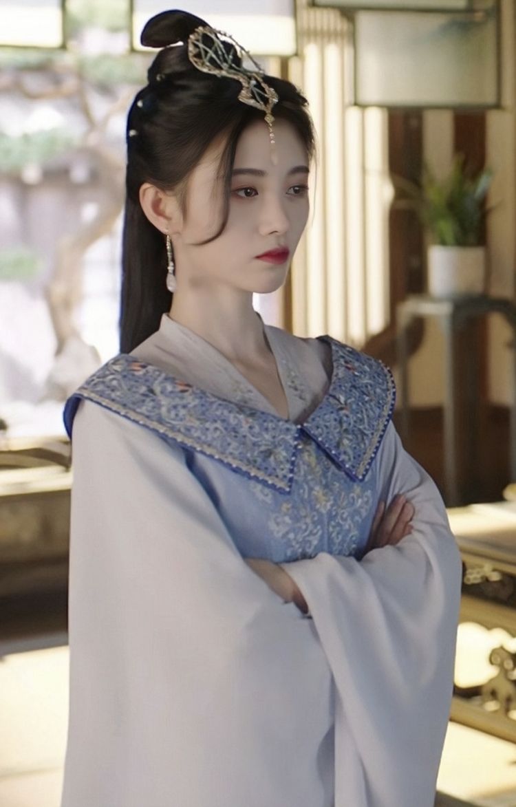 The Enchanting World of Glass-like Splendor:The斗罗大陆s Glassy Hanfu Fashion The Enchanting World of Glass-like Splendor:The斗罗大陆s Glassy Hanfu Fashion