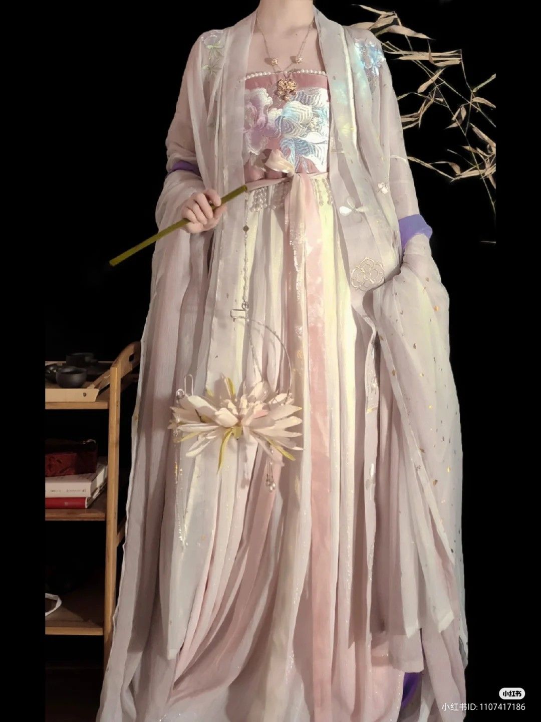 Stunning Neo-Chinese Style Cheongsam with Elegant Mid-Length Sleeves Stunning Neo-Chinese Style Cheongsam with Elegant Mid-Length Sleeves