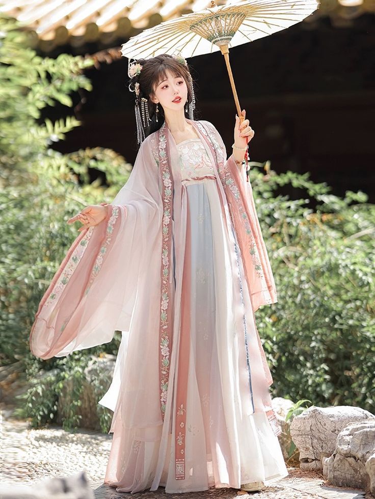 Charming Classic:A Closer Look at the Ancient Costume from Immortal Love:The Flicker of Frost