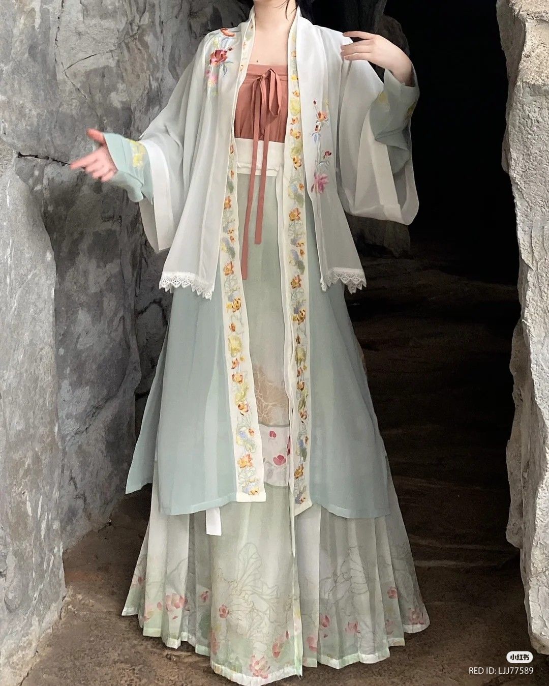 Traditional Chinese Hanfu荷包腰佩:A Glimpse into the Elegance of Chinese Cultural Heritage Traditional Chinese Hanfu荷包腰佩:A Glimpse into the Elegance of Chinese Cultural Heritage