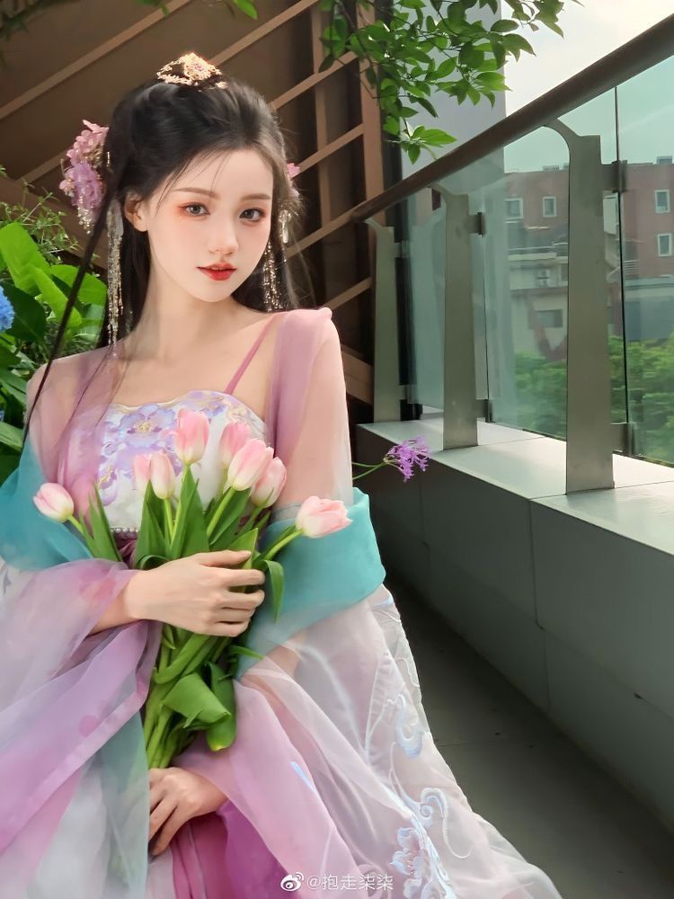 The Revival of Traditional Chinese Clothing:The Beauty of Bijiabro and Hanfu