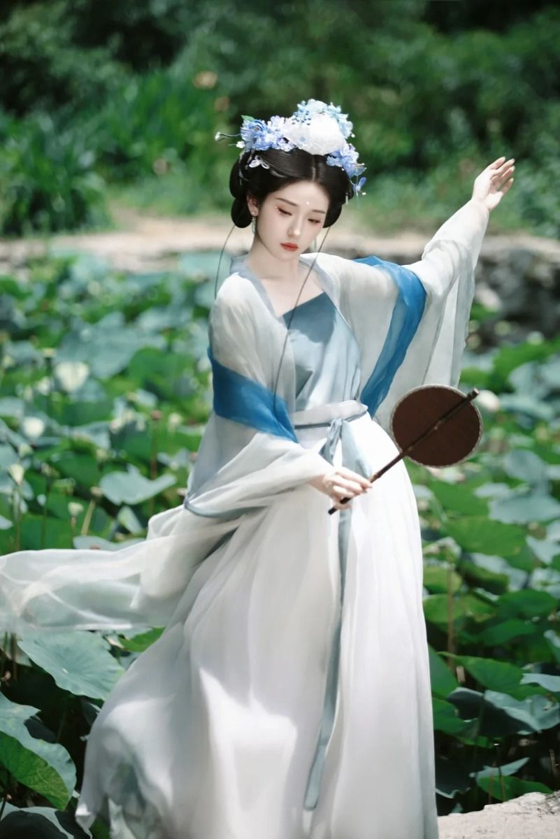 Qinpingyue x Traditional Hanfu Fashion:A Blend of Ancient Elegance and Modern Charm Qinpingyue x Traditional Hanfu Fashion:A Blend of Ancient Elegance and Modern Charm