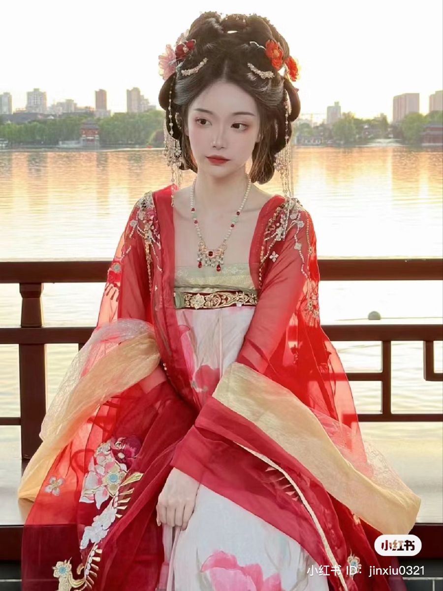 Petite Womens Tangzhuang Fashion:Embracing the Charm of Traditional Chinese Style in Summer Petite Womens Tangzhuang Fashion:Embracing the Charm of Traditional Chinese Style in Summer