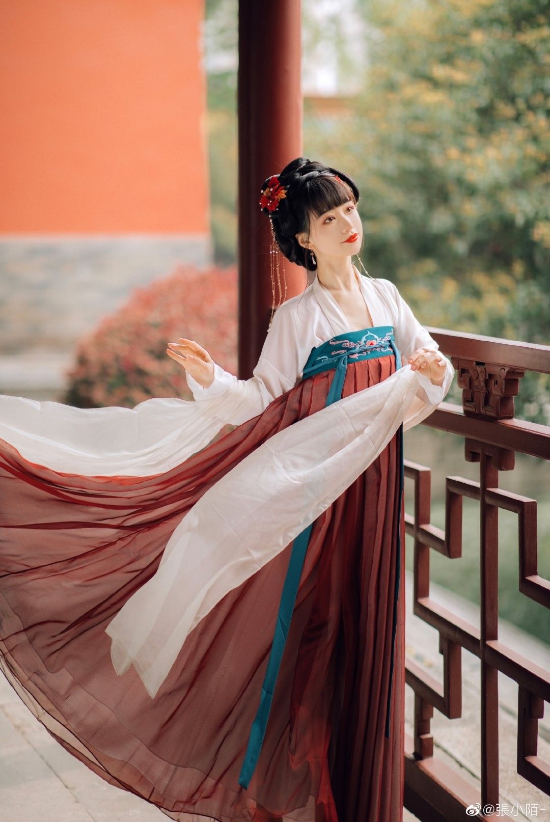 Elegant Golden Silk Cheongsam:The Ultimate Guide to Long,High-End Qipao Fashion Elegant Golden Silk Cheongsam:The Ultimate Guide to Long,High-End Qipao Fashion