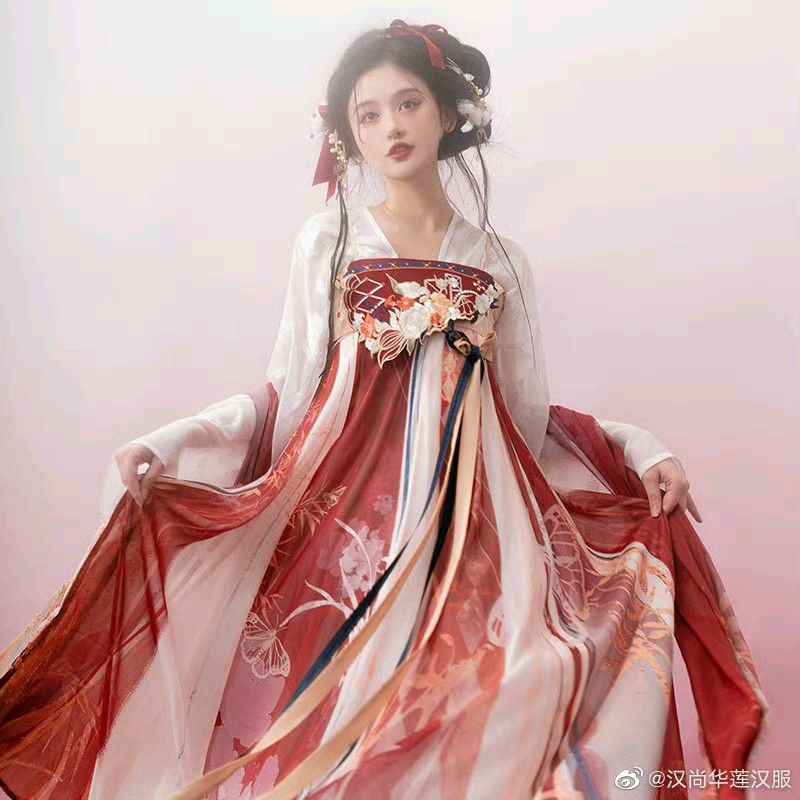 Embroidered Cheongsam Pendants and Accessories:A Glimpse into Traditional Chinese Elegance Embroidered Cheongsam Pendants and Accessories:A Glimpse into Traditional Chinese Elegance