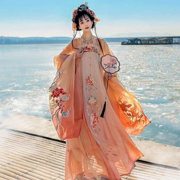 The Evolution of Hanfu Accessories:The Significance of Waist Belts in Traditional Chinese Costume