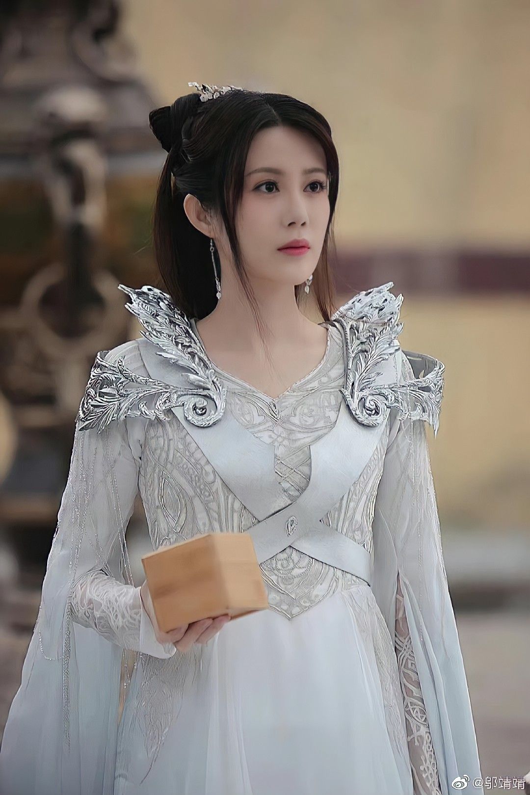 Reinventing Chinese Heritage:The Modern High-End Qipao in a New Light Reinventing Chinese Heritage:The Modern High-End Qipao in a New Light