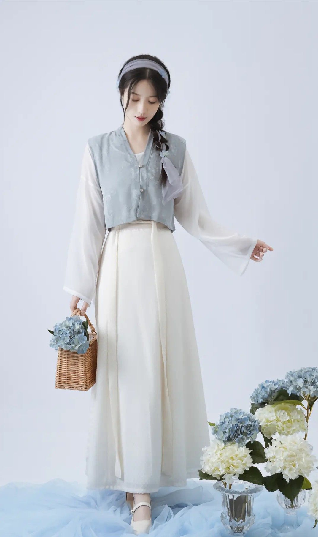 The Tang-Inspired Chinese Chic Girl The Tang-Inspired Chinese Chic Girl