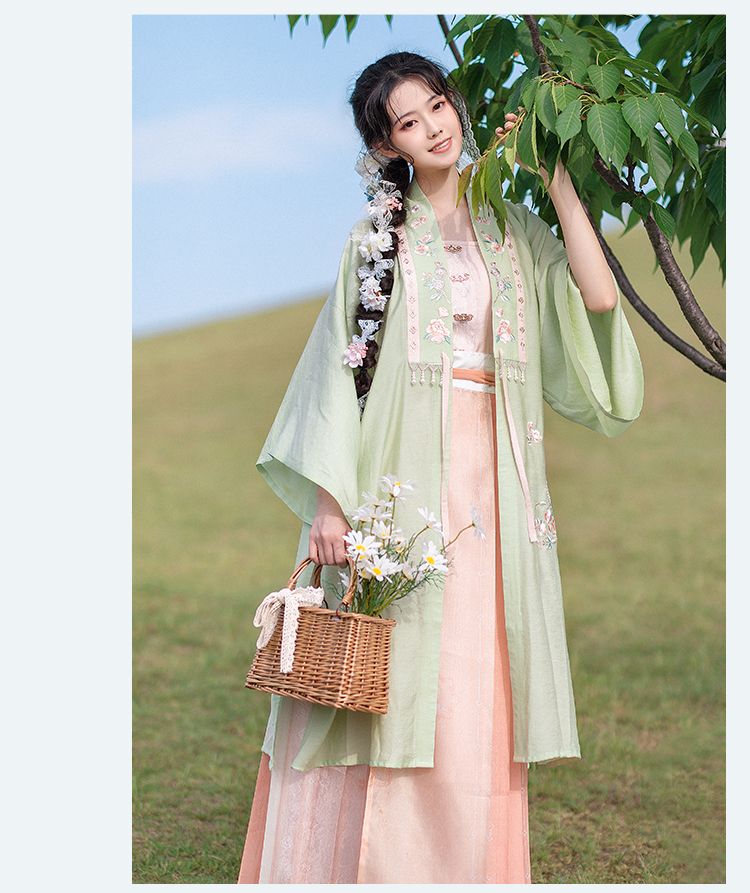 Purple Hanfu Shoes for Children:A Glimpse into Traditional Elegance Purple Hanfu Shoes for Children:A Glimpse into Traditional Elegance