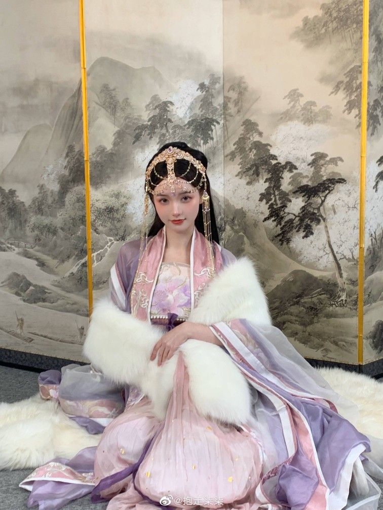 The Enchantment of Little Girls in Thick Hanfu Traditional Chinese Clothing The Enchantment of Little Girls in Thick Hanfu Traditional Chinese Clothing