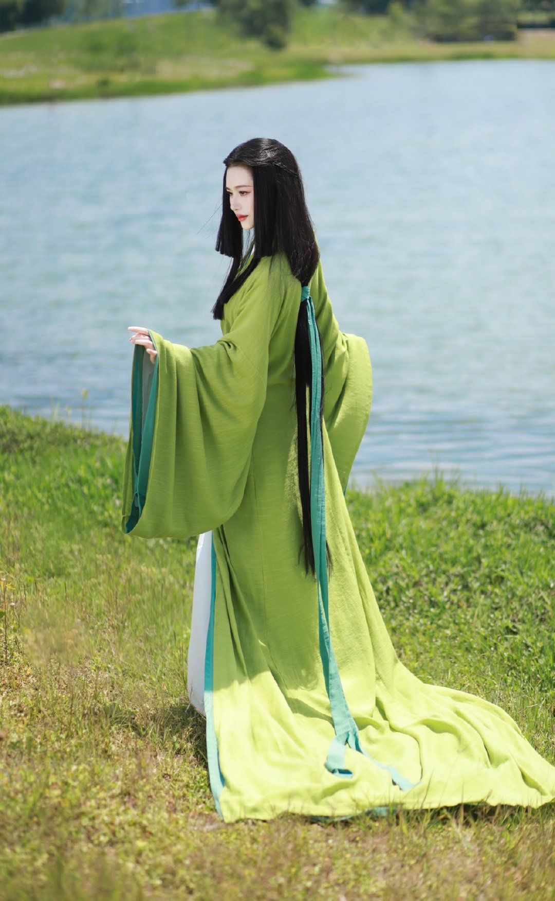The Splendor of Hairpins in Traditional Hanfu Fashion The Splendor of Hairpins in Traditional Hanfu Fashion