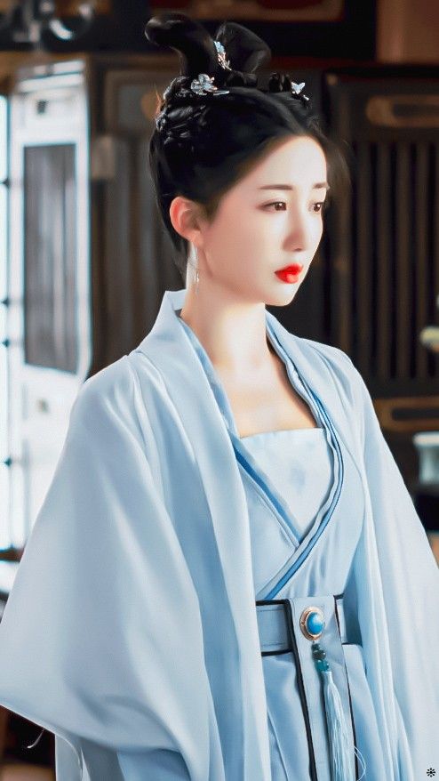 Joyful Rabbit in Original Hanfu of the Immortal Pool