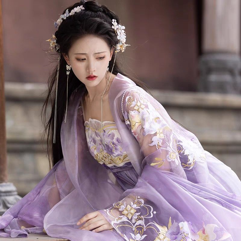The Vibrant Orange Hanfu:A Journey into Traditional Chinese Elegance The Vibrant Orange Hanfu:A Journey into Traditional Chinese Elegance