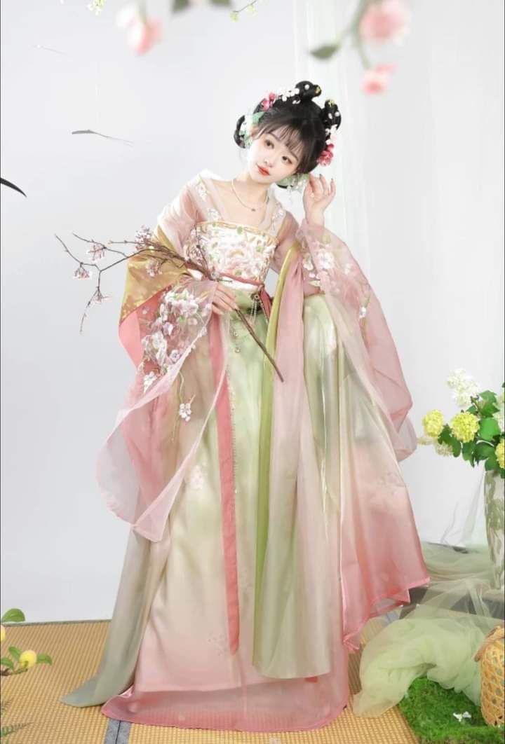 The Revival of Hanfu Culture:The Role of Archery as a Symbolic Accessory