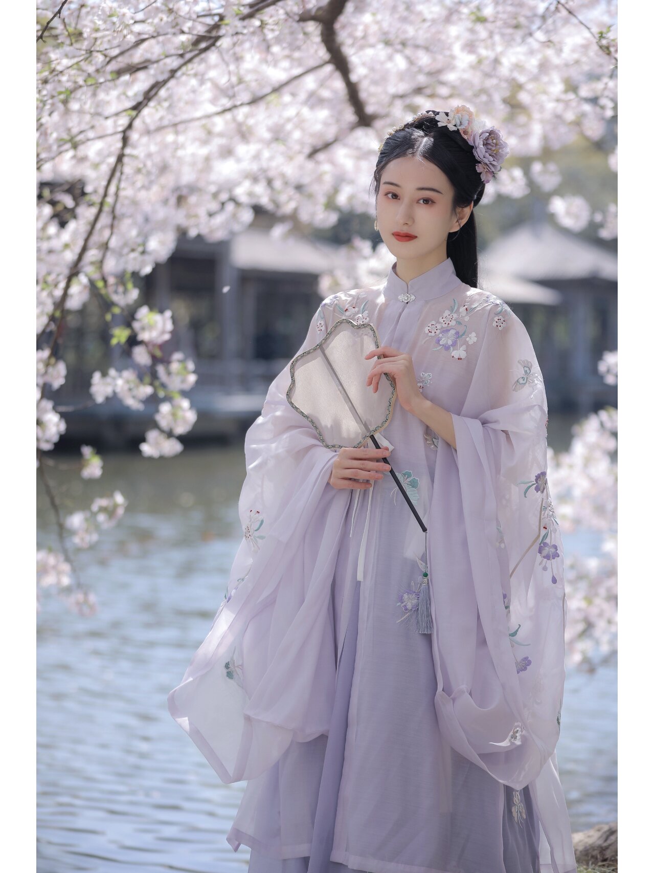 Embracing Modernity in a Traditional Cheongsam:Youthful and Elegant Green Version for Teen Girls Embracing Modernity in a Traditional Cheongsam:Youthful and Elegant Green Version for Teen Girls