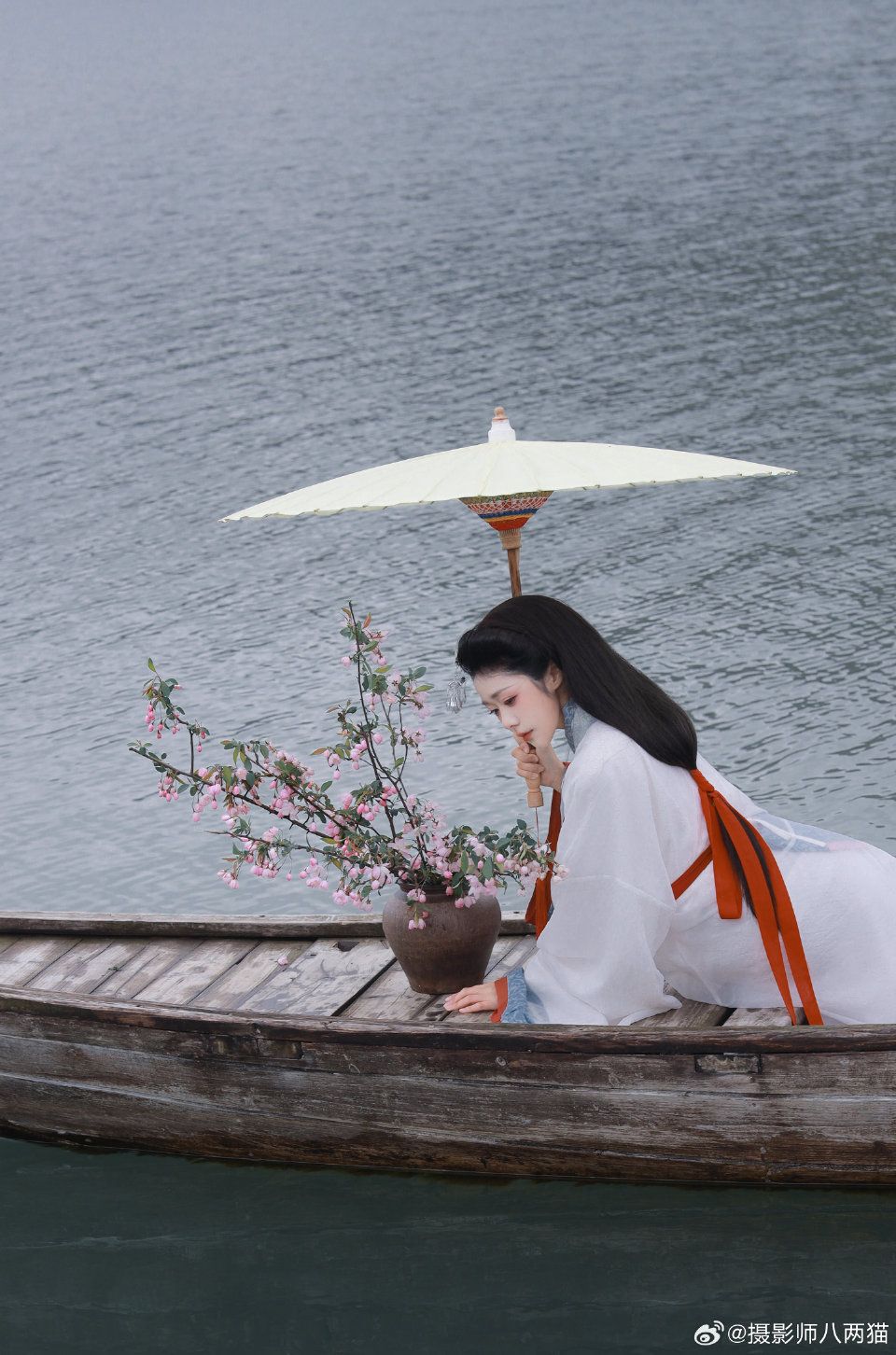 Elegant Silk Long-sleeved Cheongsam Dress:A Blend of Traditional Charm and Modern Elegance Elegant Silk Long-sleeved Cheongsam Dress:A Blend of Traditional Charm and Modern Elegance