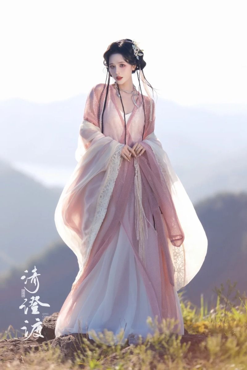 Embroidery on Traditional Chinese Womens Clothing:The Splendor of Tangzhuang Fashion Embroidery on Traditional Chinese Womens Clothing:The Splendor of Tangzhuang Fashion
